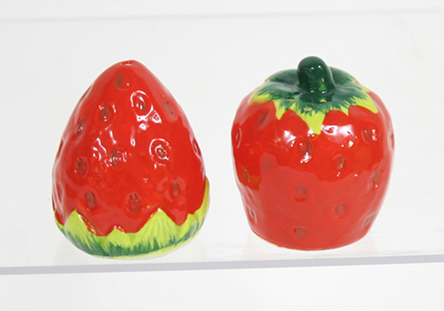 14363 Ceramic Strawberry S&P set